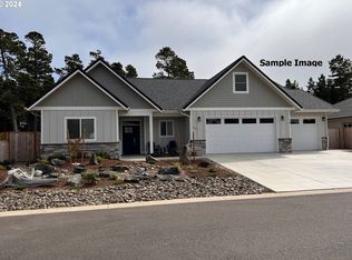 415 Tournament Dr, Florence, OR 97439