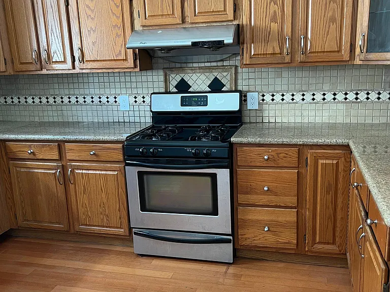 639 Georgia St — Photo 25