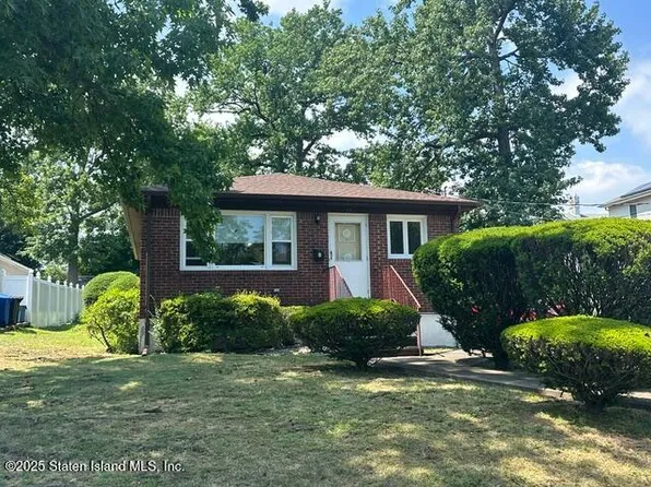 77 Acorn St, Staten Island, NY 10306