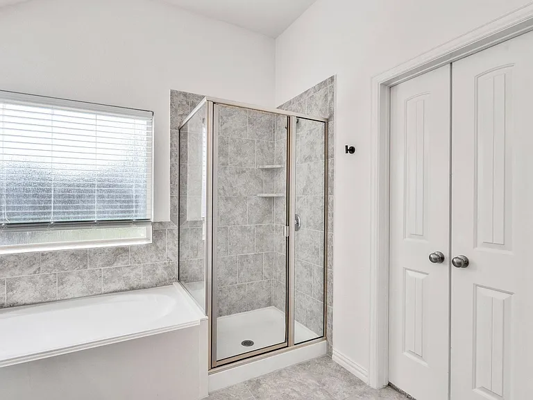 120 Lily Turf Cv — Photo 17