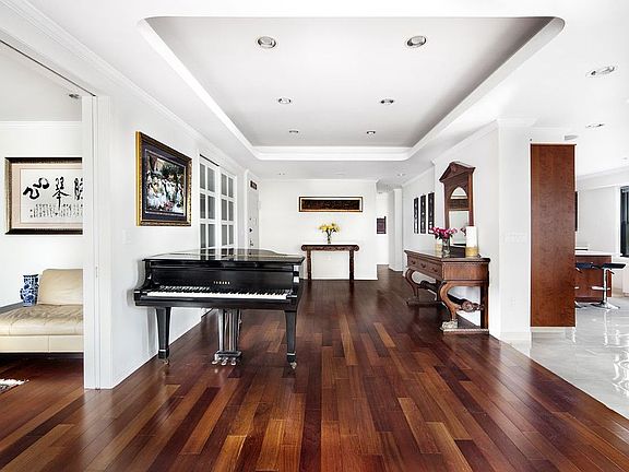 3rd image of 305 E 40th St Unit Phc