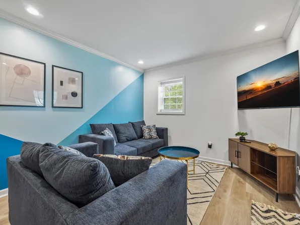 2200 Rolling View Dr, Decatur, GA 30032