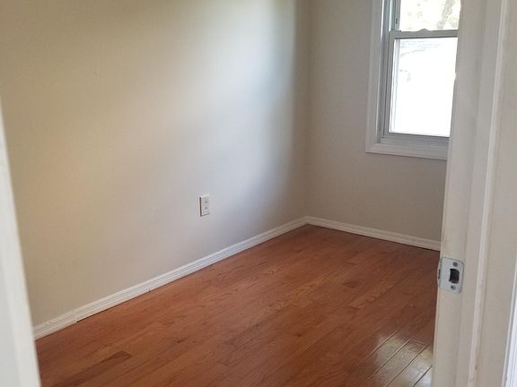 3rd image of 10829 154th St Floor 1