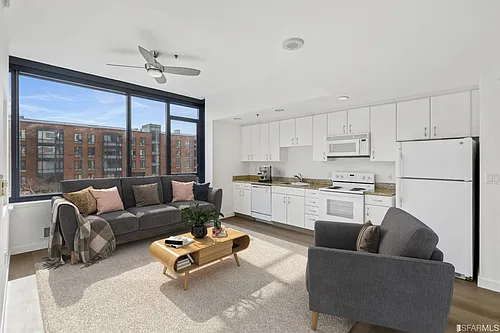 250 King St Photo 1