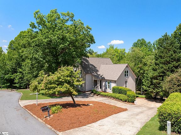 3rd image of 302 Golf View Ln