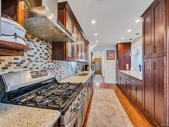 5th image of 11 Edgewood Drive