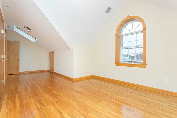 Sold by Keller Williams Realty Landmark | media 31