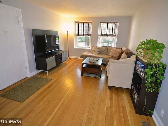 2nd image of 2961 Columbus St #A1