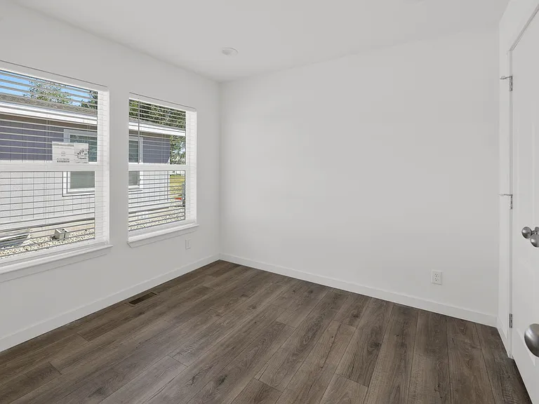 1201 S Chestnut St — Photo 9