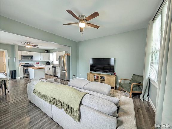 4th image of 261 Pardella Ave