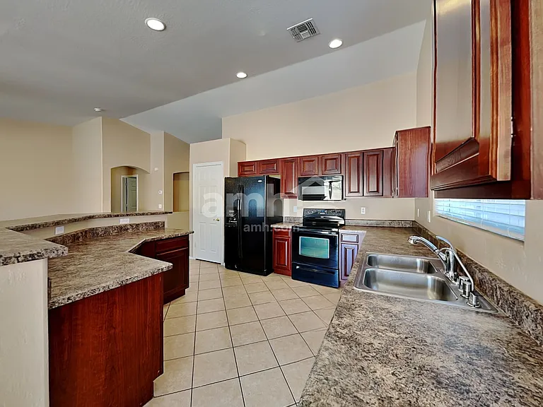 16776 W Mesquite Dr — Photo 3