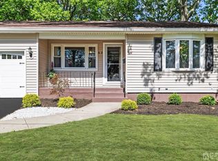 63 Eden Ave, Edison, NJ 08817