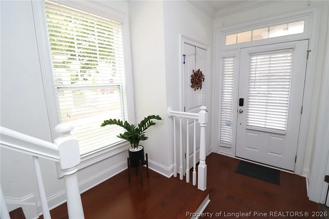4 bed, 3.5 bath, 2327 sqft, $2,699 — Photo 2