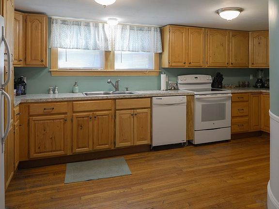 3rd image of 433 Essex Ave
