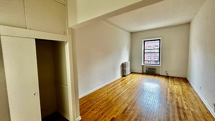 Rented by HOLTON REAL ESTATE INC. | media 18