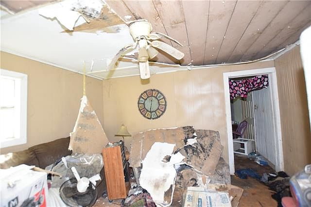 2nd image of 2722 Mary St
