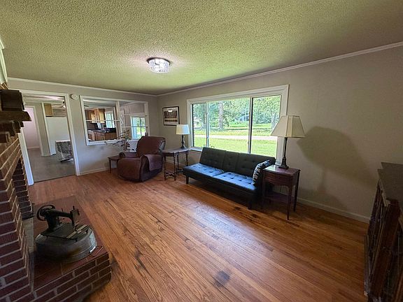 4th image of 4190 Henderson Rd