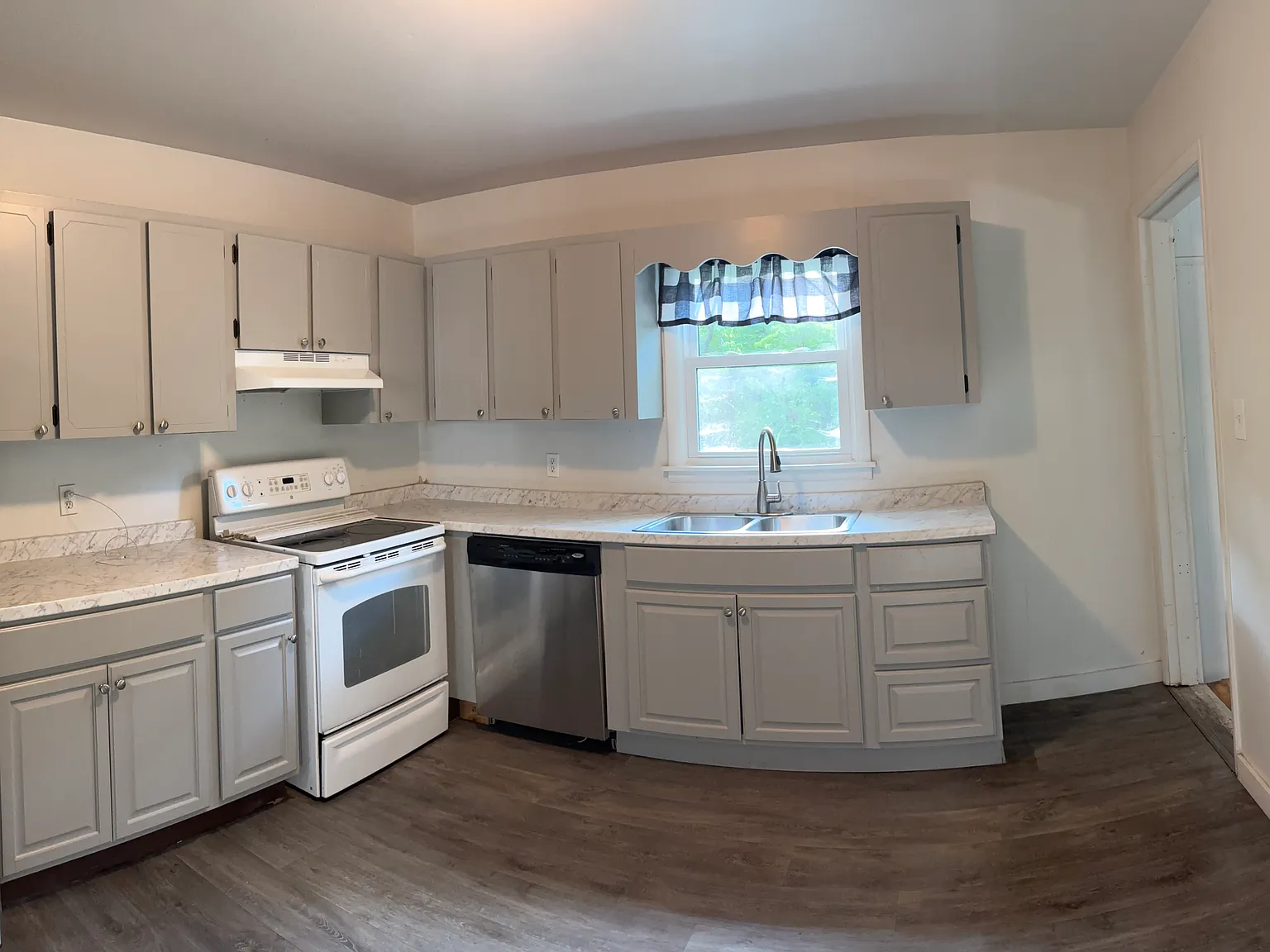 3 bed, 1278 sqft, $1,550 — Photo 4