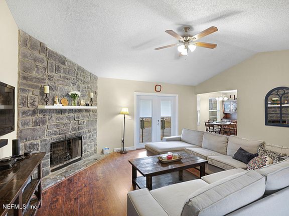 5th image of 188 Annandale Dr W