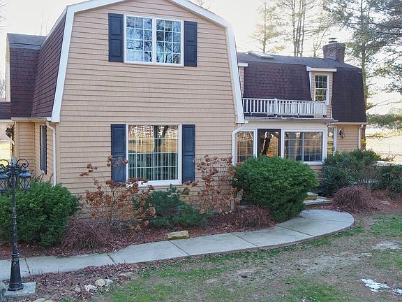 3rd image of 301 Sportsman Neck Cir
