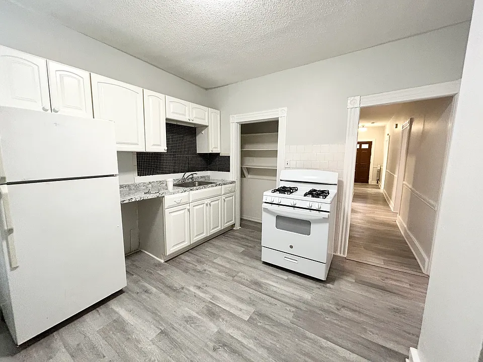 8-10 Oakland St #1
