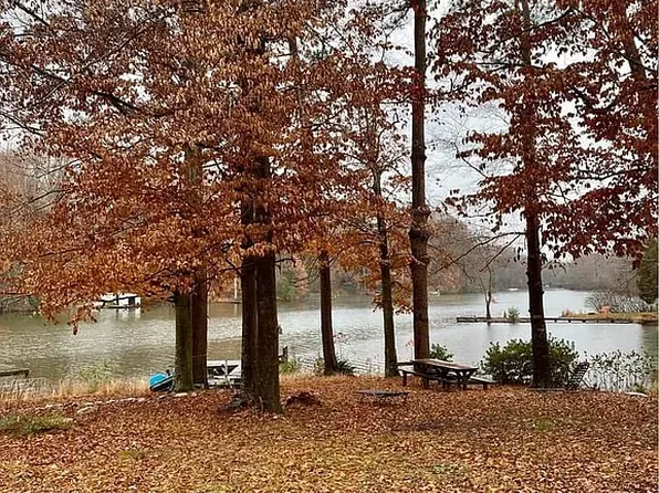 7380 Lakeshore Dr, Quinton, VA 23141