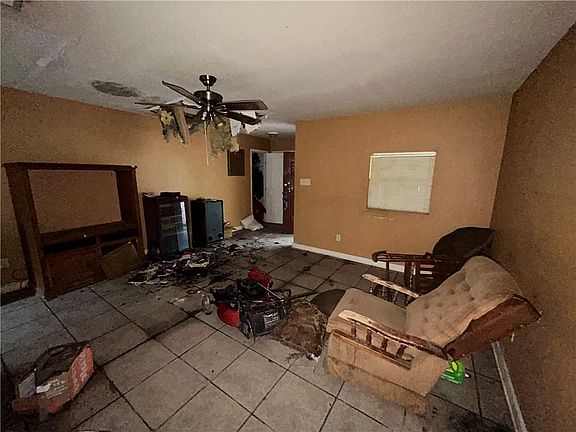 5th image of 1917 Acadia Dr