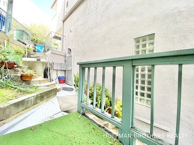 2342 Silver Ridge Ave #1 — Photo 19