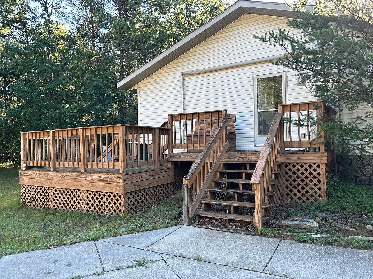 Building Photo - 1360 Cypress Ct