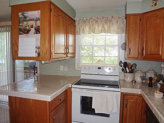 5th image of 1631 N Mutz Dr