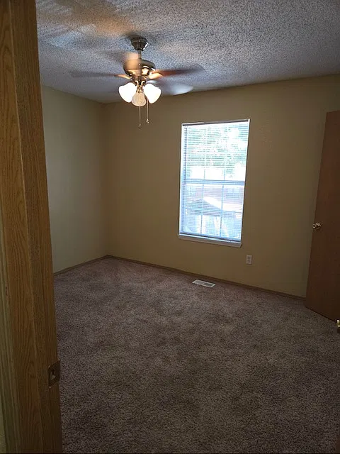 2 bed, 1.5 bath, 1100 sqft, $950 — Photo 3