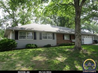 2201 SW 30th St, Topeka, KS 66611