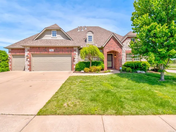 5912 Woodland Rd, Bartlesville, OK 74006