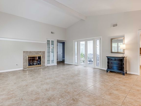 2nd image of 1062 Marina Dr