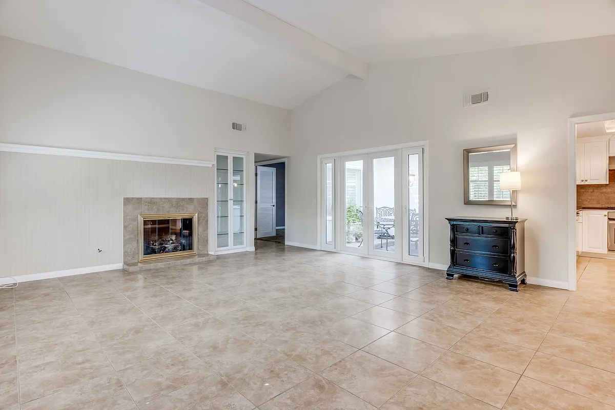 Building Photo - 1062 Marina Dr