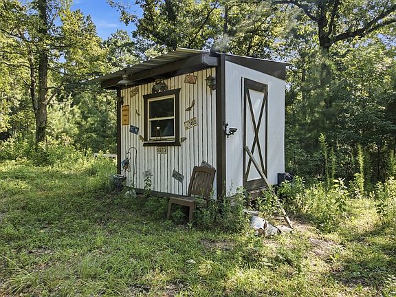 3rd image of 643 Hazen Ln