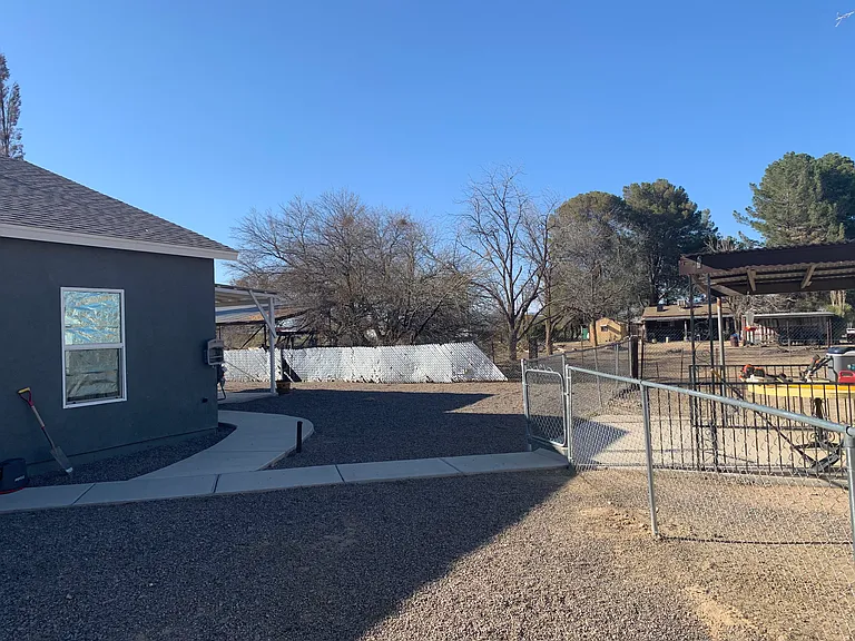 541 S Chavarria Ln — Photo 2