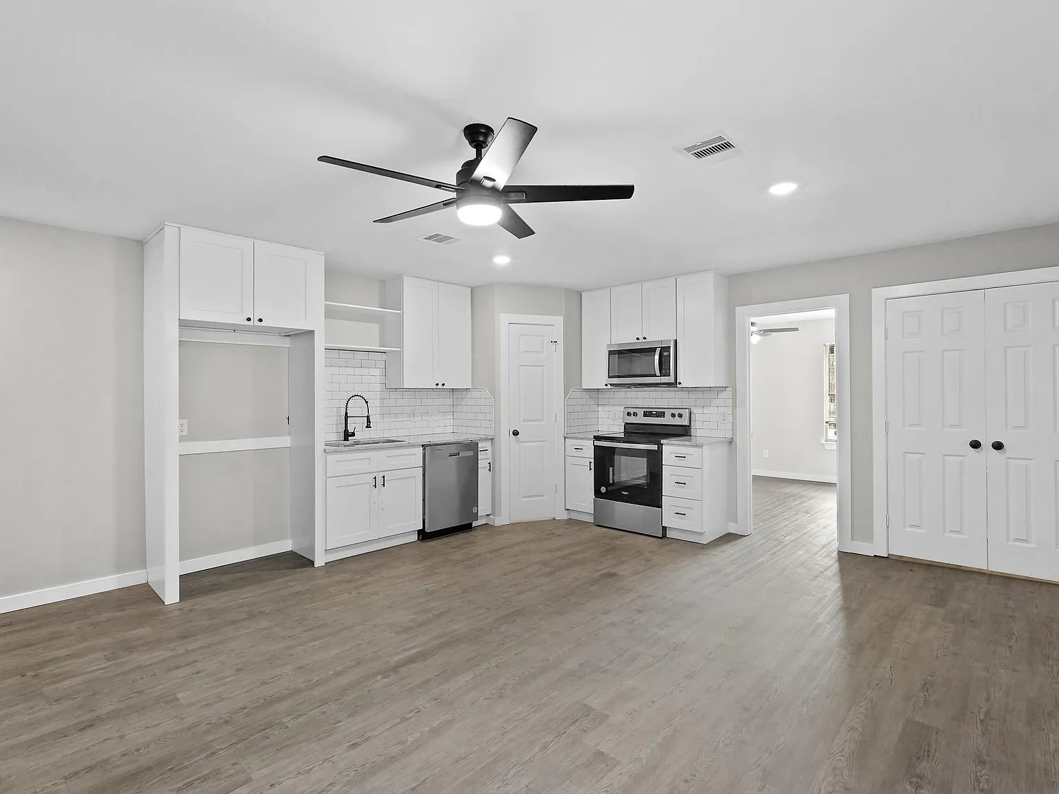 3 bed, 2.0 bath, 800 sqft, $1,695 — Photo 3