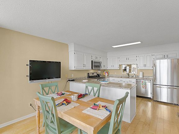 5th image of 12 Wildfern Ln