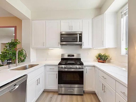 3rd image of 1488 Los Buellis Way