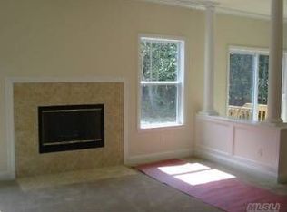 170 Country Rd, Medford, NY 11763