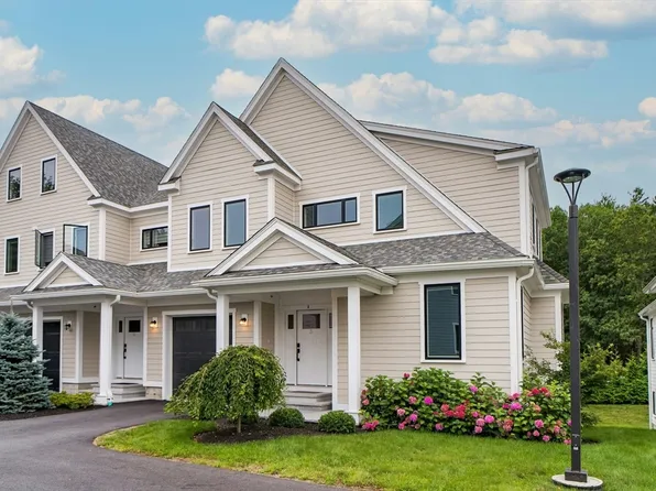 3 Hennery Way E #3-BLD, Medfield, MA 02052
