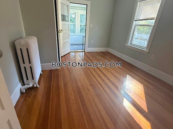 3rd image of 132 George St #2