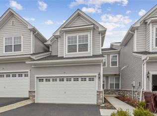 35 Lindentree Ln, Middletown, NY 10940