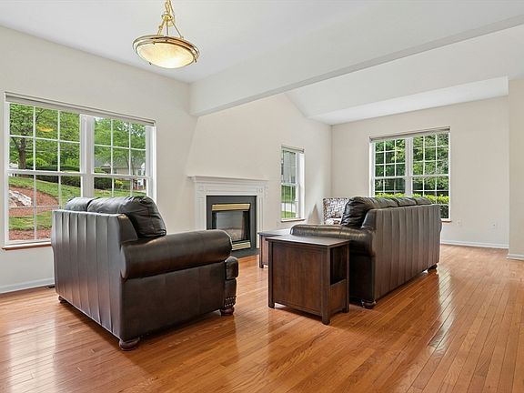 5th image of 11 Summerfield Dr Unit 11
