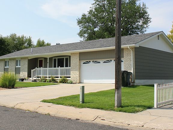 3rd image of 2476 Monterey Dr