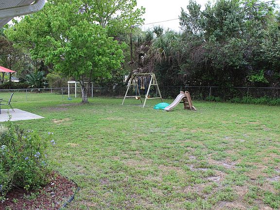4th image of 3220 Vista Palm Dr