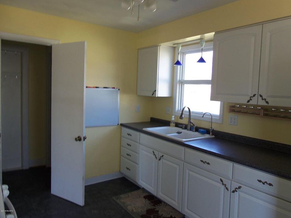 1st image of 30 Pleasant Ave