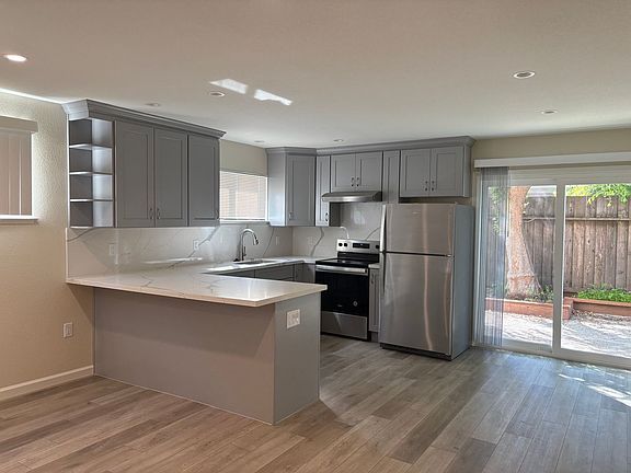 2nd image of 1017 Madera Ave