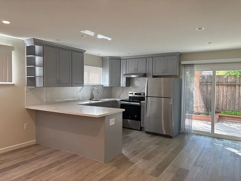 1017 Madera Ave — Photo 2